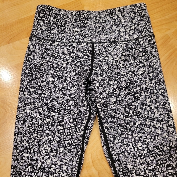 Zyia Active Mosaic Soft And Snug Mid Rise 7/8 Leggings Black And White Size 2 - Picture 4 of 8